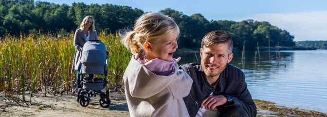 Eine Familie am Straussee