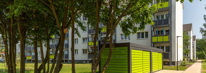 Wohnhaus mit Grünanlage