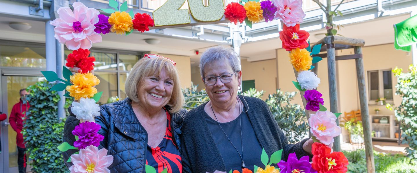 Mieter mit Bilderrahmen 