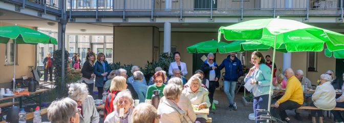 Mieter Schulstr. 1 bei Geburtstagsfeier